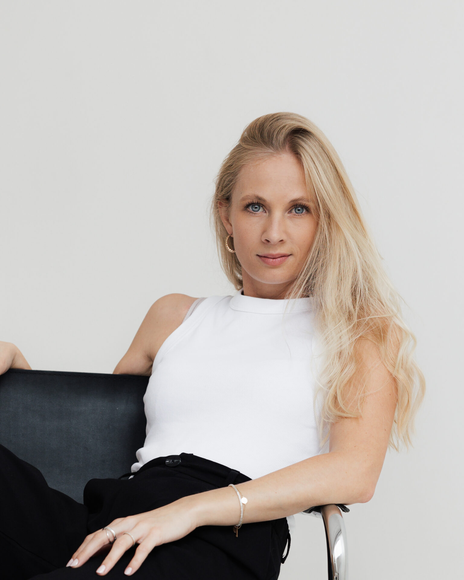 Hannah_Frick_LinkedIN_Expertin_Designerstuhl_Loftstudio